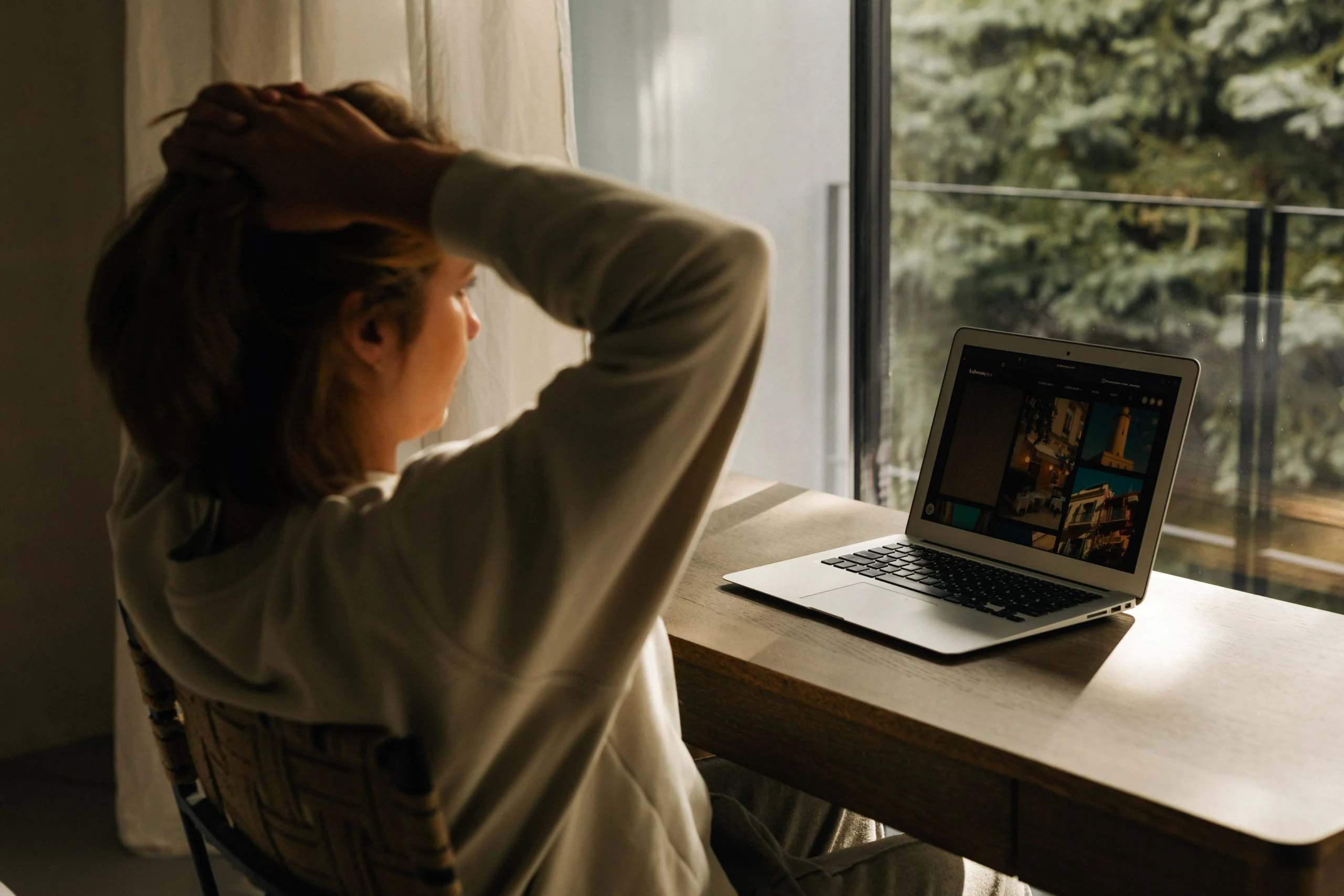 kaboompics woman working on laptop home office by window 39003 scaled